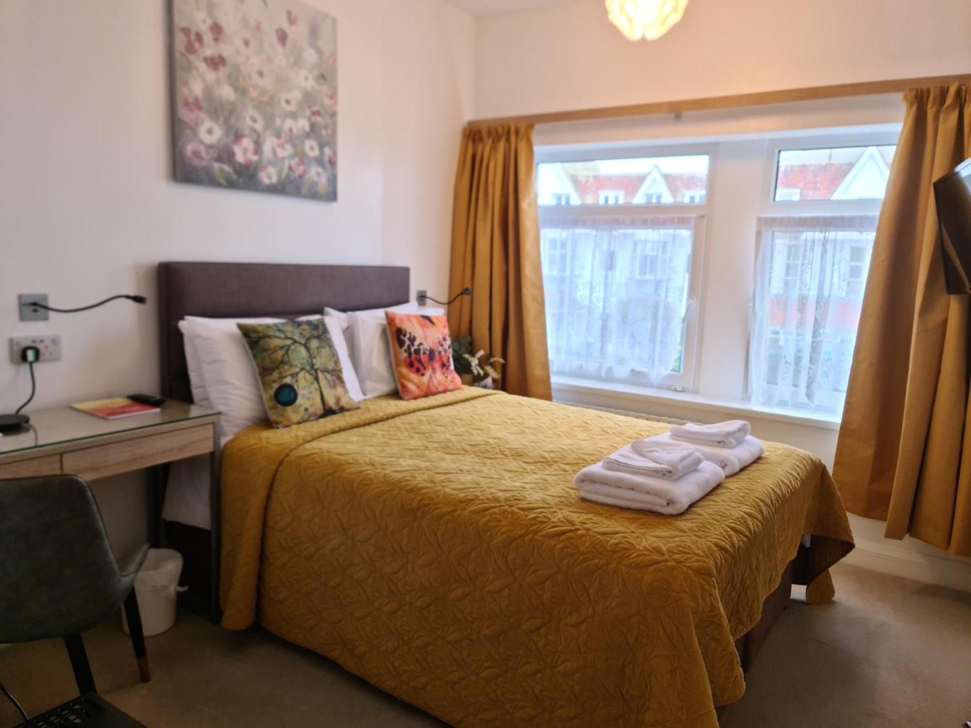 The Torland - Paignton Seafront - Free Parking, All Rooms En-Suite Экстерьер фото