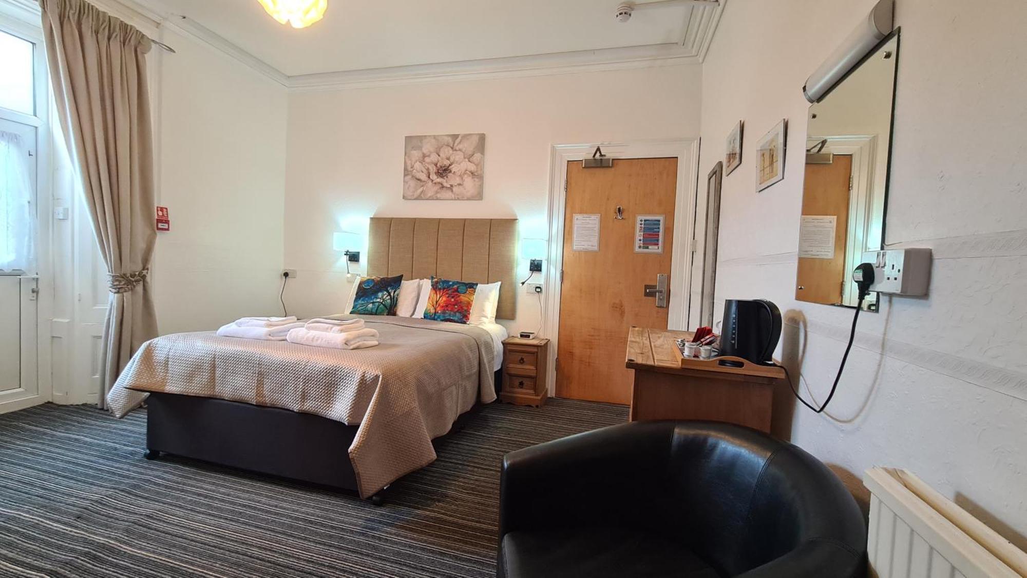 The Torland - Paignton Seafront - Free Parking, All Rooms En-Suite Экстерьер фото