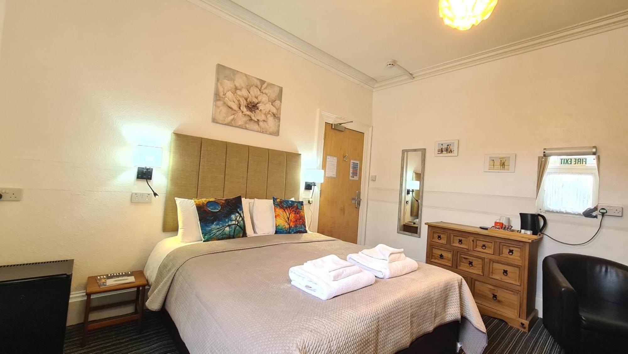 The Torland - Paignton Seafront - Free Parking, All Rooms En-Suite Экстерьер фото